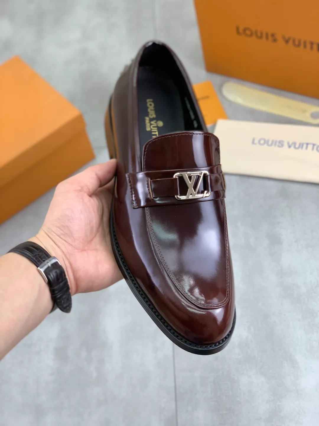Men's shoes 💰P460💰[New model] Water-dyed cow lining 🆘 LV Louis Vuitton business leather shoes, made of original imported Italian 🇮🇹 calfskin, full cowhide lining, carefully handmade by professional shoemakers, the original version is specially designed for wear-resistant outsole. Standard code: 39-45 5️⃣color🉑️select